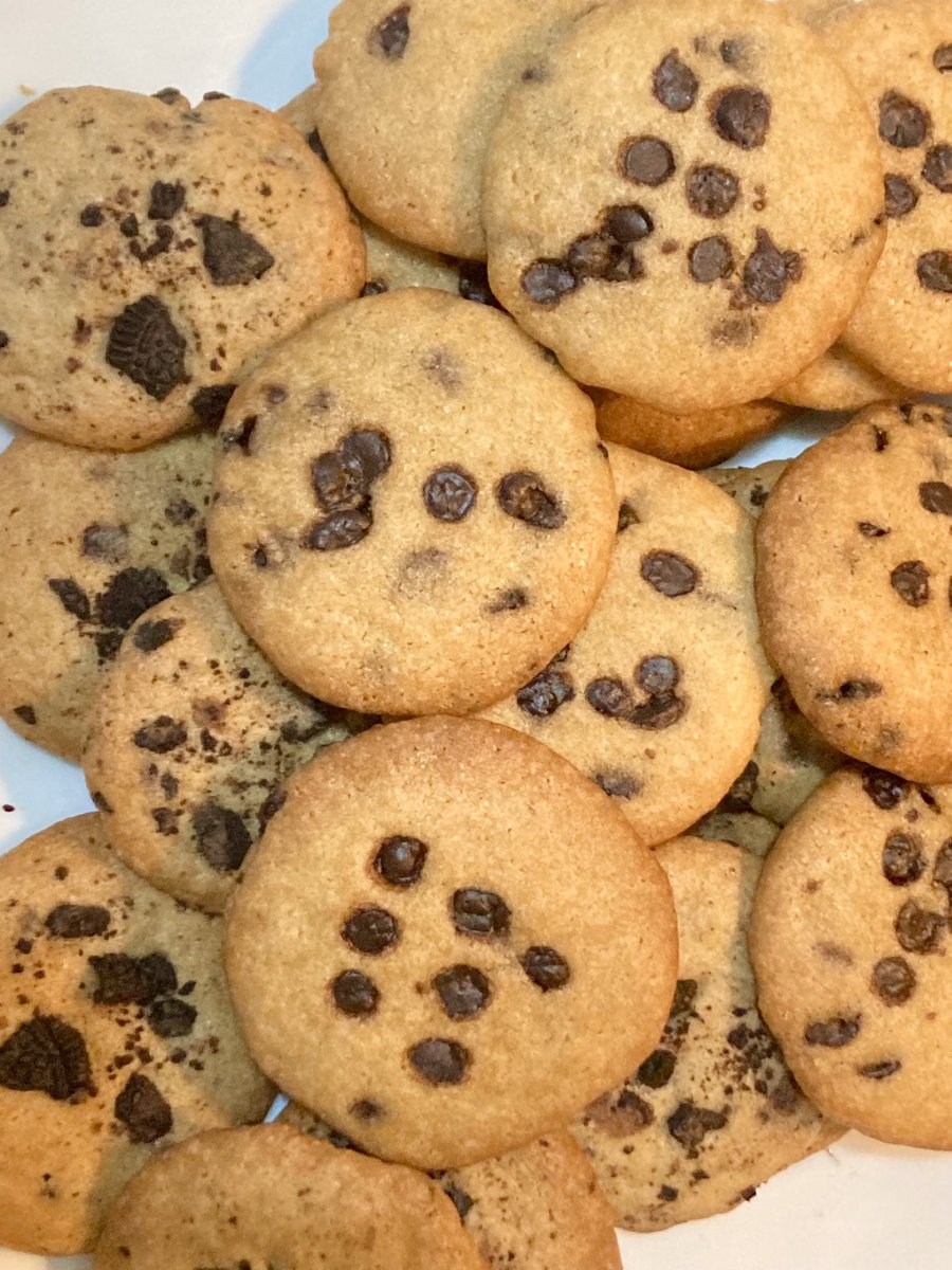 ArriettyPh's tweet photo. Dozen of cookies are freshly baked🍪✨ https://t.co/jFQ539OYfS