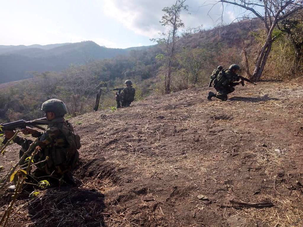 #20Mar || #FANB se encuentra desplegada en la Operación Cacique Maracay 2023, cumpliendo misiones de escudriñamiento, rastreo y patrullaje preventivo en garantía de la paz ciudadana. 
#EscudoBolivariano2023
#JuntosContraLasMafias