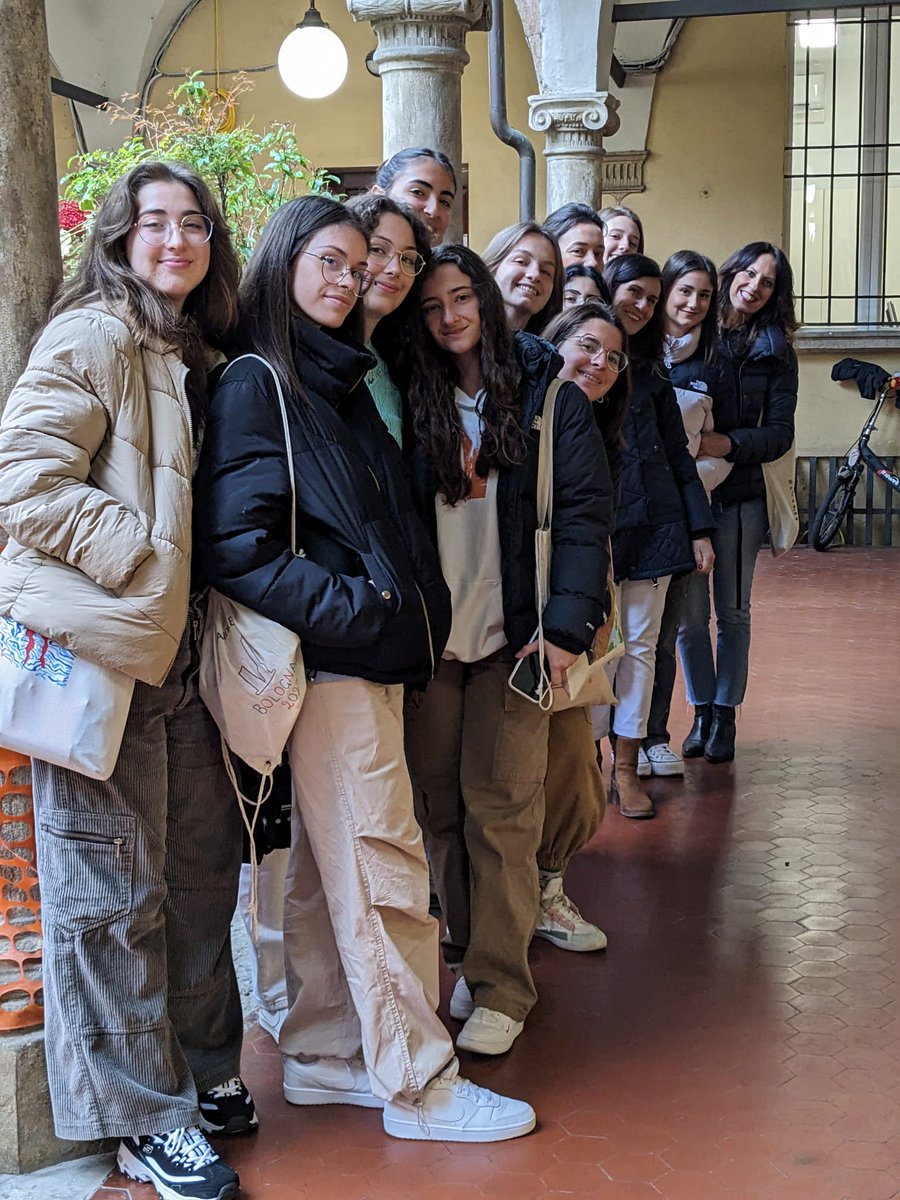 Gran bienvenida en el Liceo Laura Bassi de Bolonia al grupo de alumnas de intercambio <a href="/sepiegob/">SEPIE</a> <a href="/plurimalaga/">PlurilingüismoMálaga</a>