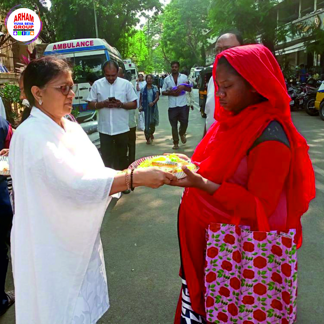 AYSGIndia's tweet photo. Over 225 people were provided with meals under #arhamaahar
💎 UPMA
💎 SEV
💎 MITHI PURI
💎 TEA
#aysg #kandivali #arhamaahar #mealdistribution #fooddistribution #oneteamonedream #spreadingcoloursofhumanity https://t.co/rUb2r6S9HA