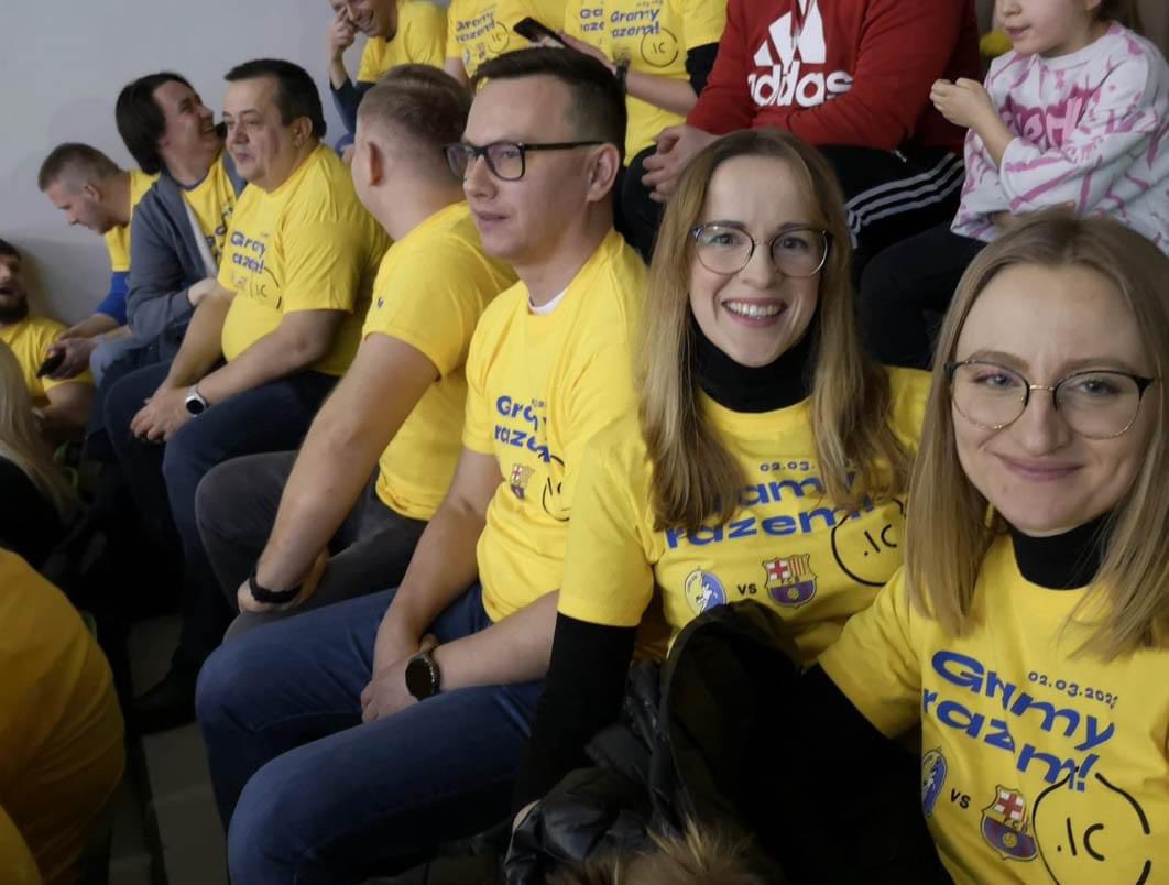 JoinBertus's tweet photo. Firmowe wyjście na mecz 👏🙏
Świetna inicjatywa od naszego partnera #ACGroup ⭐️🤾♂️
Takie działania bardzo lubimy 💪
#gramyrazem #Kielce #handball #pilkareczna https://t.co/nyjibADs2g
