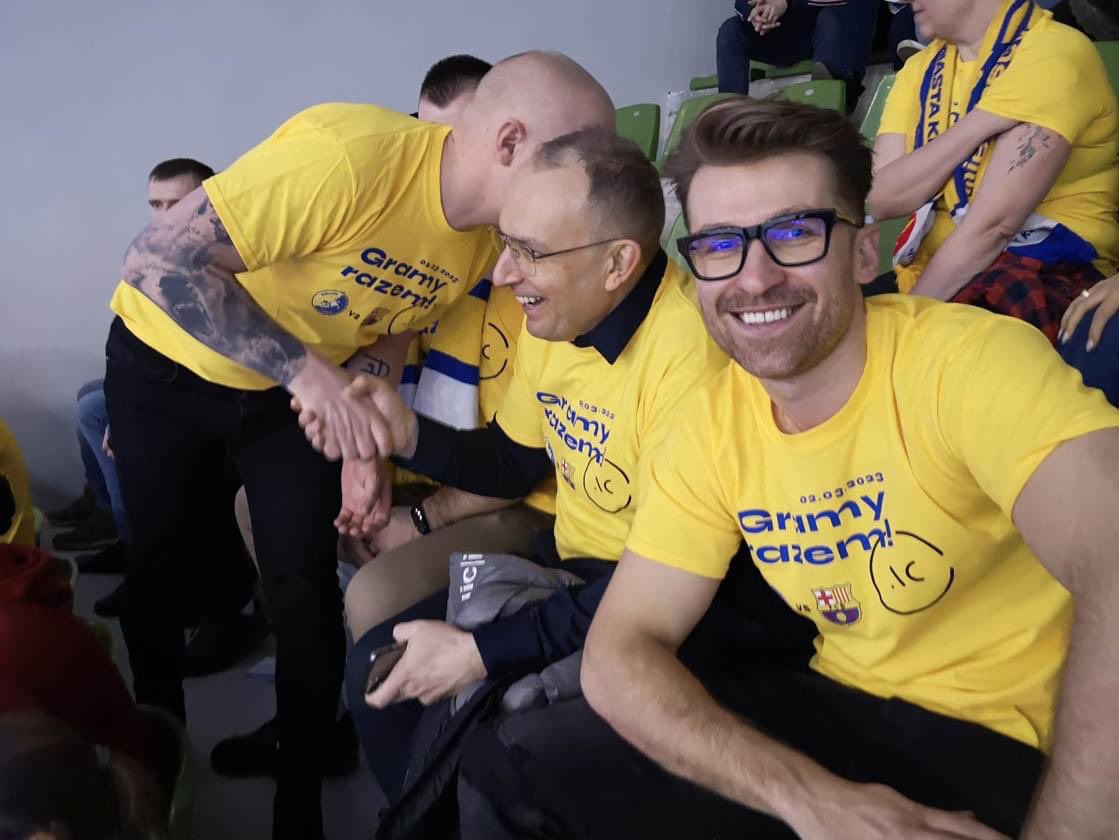 JoinBertus's tweet photo. Firmowe wyjście na mecz 👏🙏
Świetna inicjatywa od naszego partnera #ACGroup ⭐️🤾♂️
Takie działania bardzo lubimy 💪
#gramyrazem #Kielce #handball #pilkareczna https://t.co/nyjibADs2g