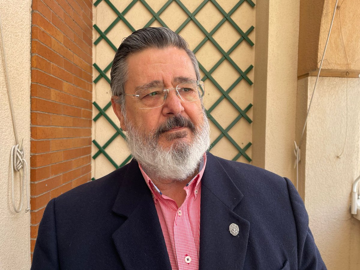 El próximo sábado, en el Gran Teatro, tendrá lugar el Pregón de la Semana Santa de Córdoba, a cargo de nuestro querido contertulio, Paco Román. Suerte amigo.
<a href="/agrupacioncor/">Agrupación de Hermandades y Cofradías de Córdoba</a> 
<a href="/LaSagradaCena/">Hermandad Sacramental de la Sagrada Cena</a> 
<a href="/elnazarenoes/">Nazareno Córdoba</a> 
<a href="/pasoapasocsr/">Paso a Paso CSR CO</a>