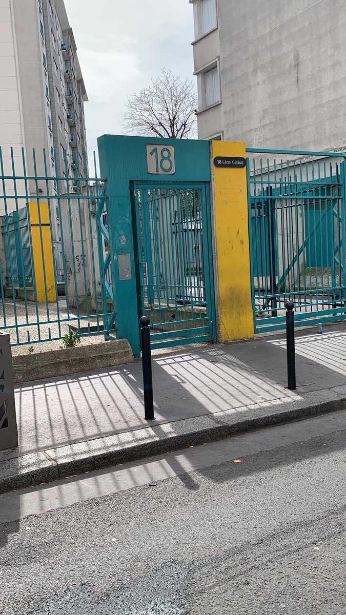 deuzess75's tweet photo. @la_bectance jsuis en en bas de chez toi descends !!!! 😡😡🤬🤬#InternetVSRealLife #SoldatDuClavier https://t.co/tUriq6GtIx