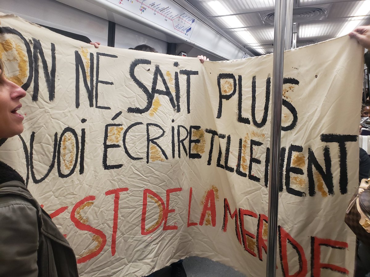 "On ne sait plus quoi écrire tellement c'est de la merde"
Vu dans le métro contre #ReformeDesRetraites et #Le493