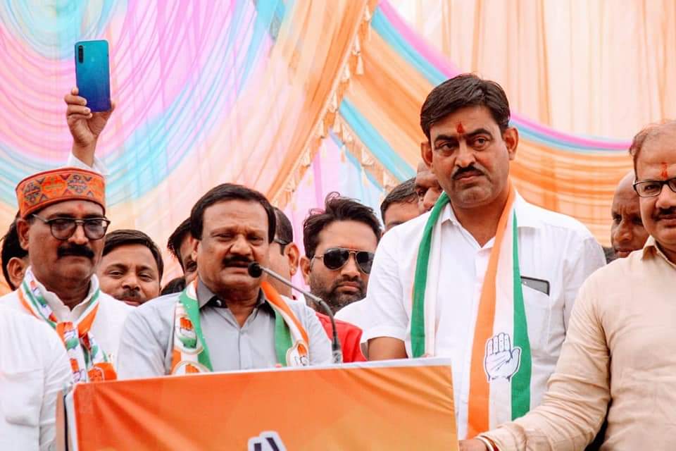 shoquatmansoori's tweet photo. मंदसौर जिला कांग्रेस कमेटी नवनियुक्त अध्यक्ष श्री @Vipinjain_ जी के पदभार ग्रहण समारोह में पूर्व मंत्री श्री @sajjanvermaINC जी, आलोट विधायक श्री @ManojChawla223 जी एवं जिला प्रभारी श्री मुजीब कुरैशी जी ने सम्मिलित होकर लोकतंत्र सम्मान दिवस के अवसर पर विशाल जनसभा को संबोधित किया। https://t.co/mYZX0pXYoK