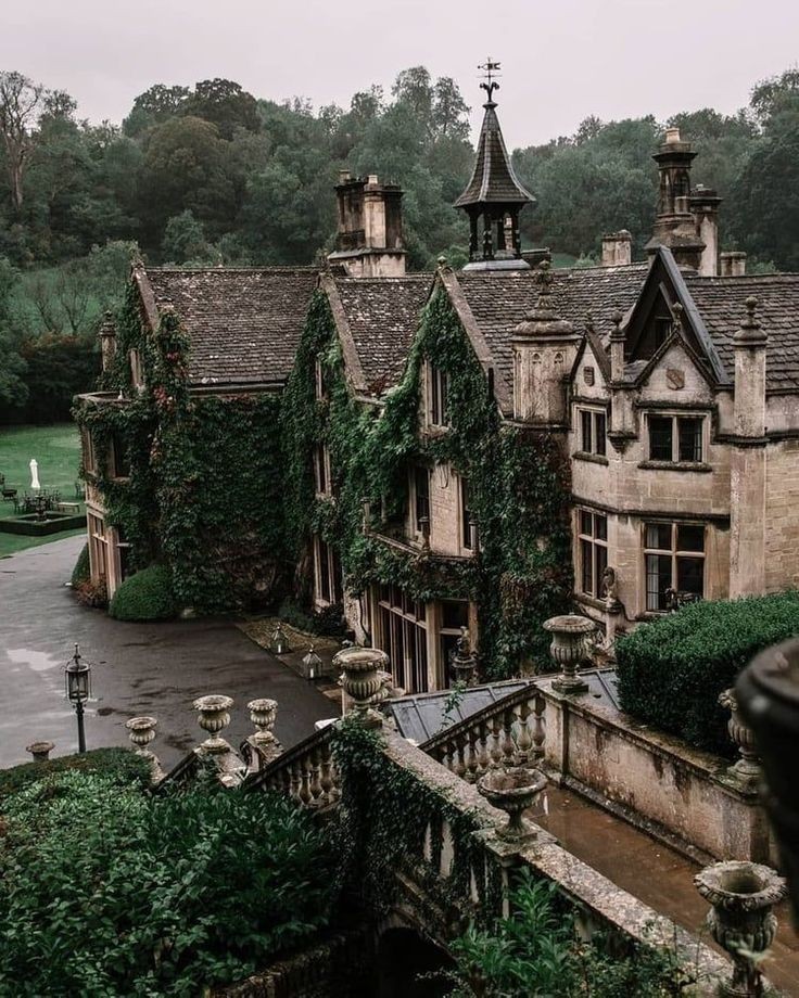writercgrey's tweet image. I have no idea where this is, but to me, this is the home of my main character! #amwriting #booktwt #books #bookstagram #book #reading #booklover #bookworm #bookish