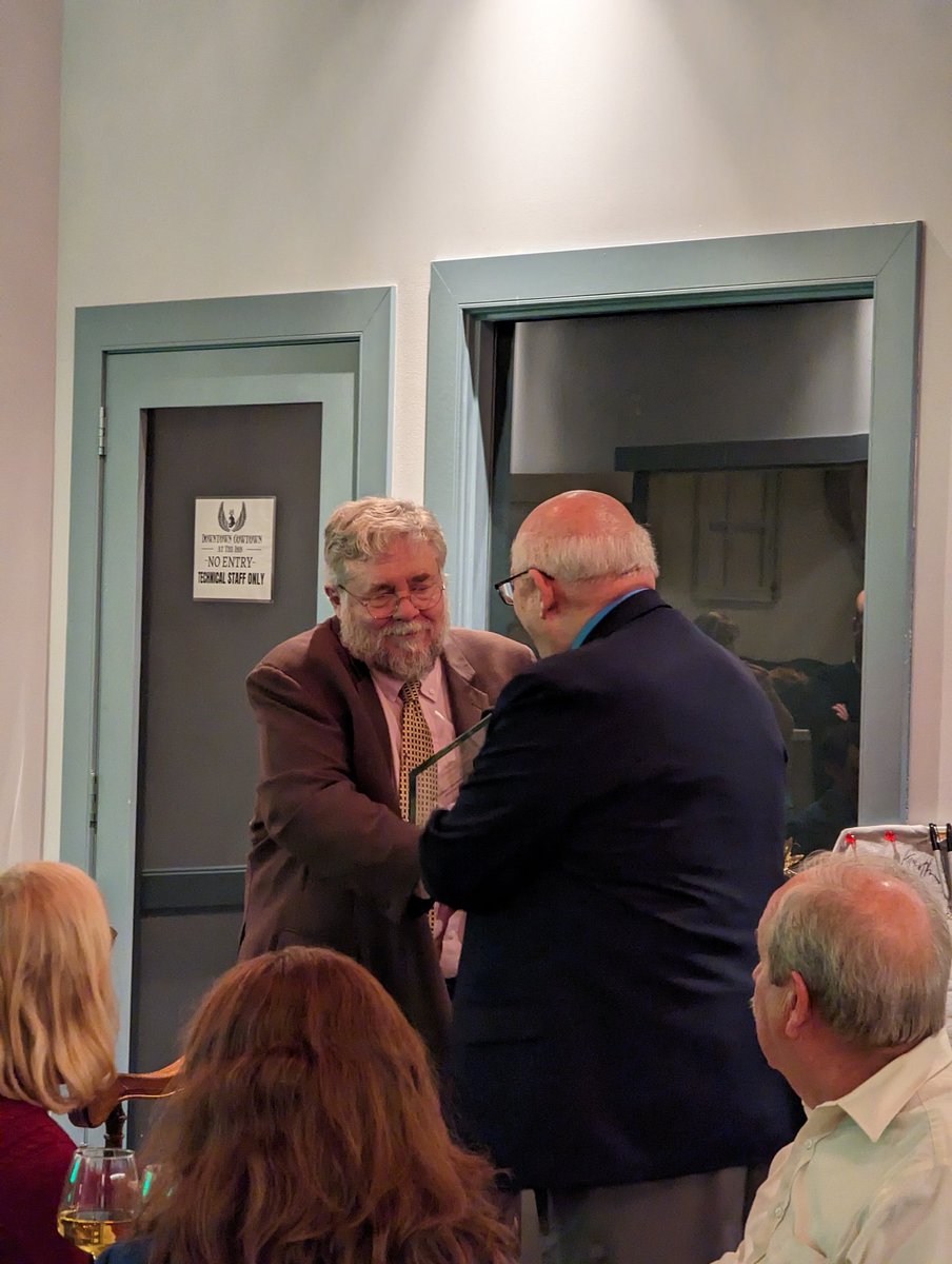 Andrea_Tosato's tweet image. Below, a few pics of 
Bill Henning receiving his award.
"Living Legend"