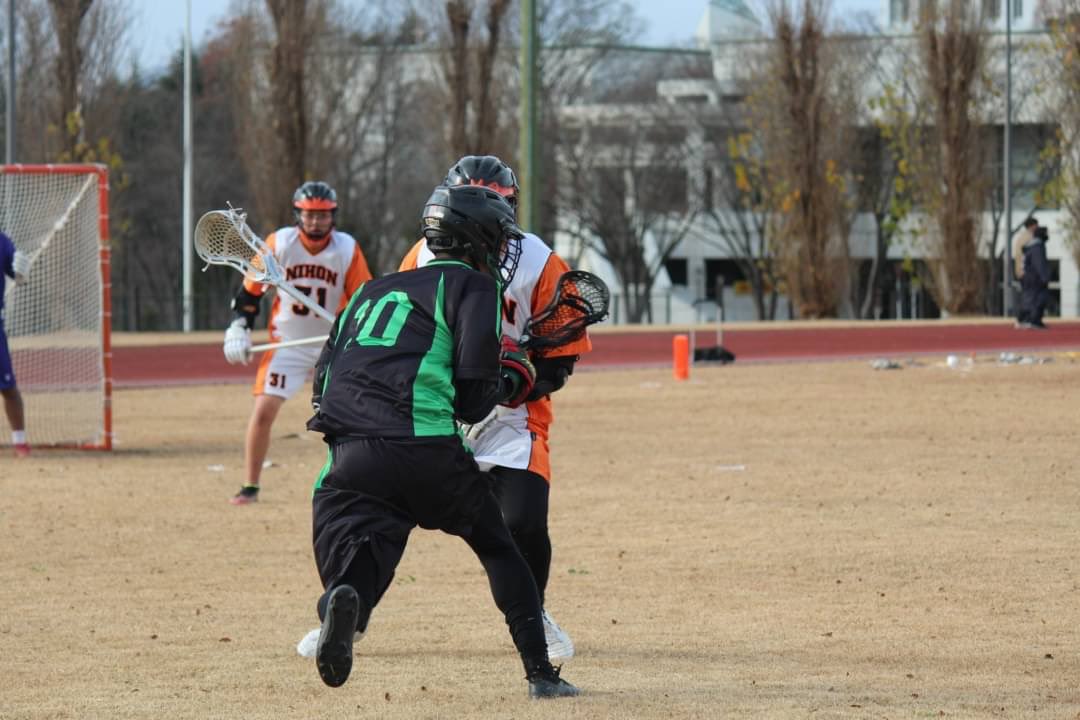 fukushimalax20's tweet photo. ～ラクロスの基本ルール🥍～

攻撃と守備に分かれ、ボールを運びゴールを狙います
コートの広さはサッカーコートとほぼ同じ
試合人数は10人です🏃
試合時間は15分間の1クォーターを4回行います🔥

ラクロスには他のスポーツと異なる特徴的なルールがあるんです！
次回紹介します〜

#春から福島大学 https://t.co/1nV9F17Az6