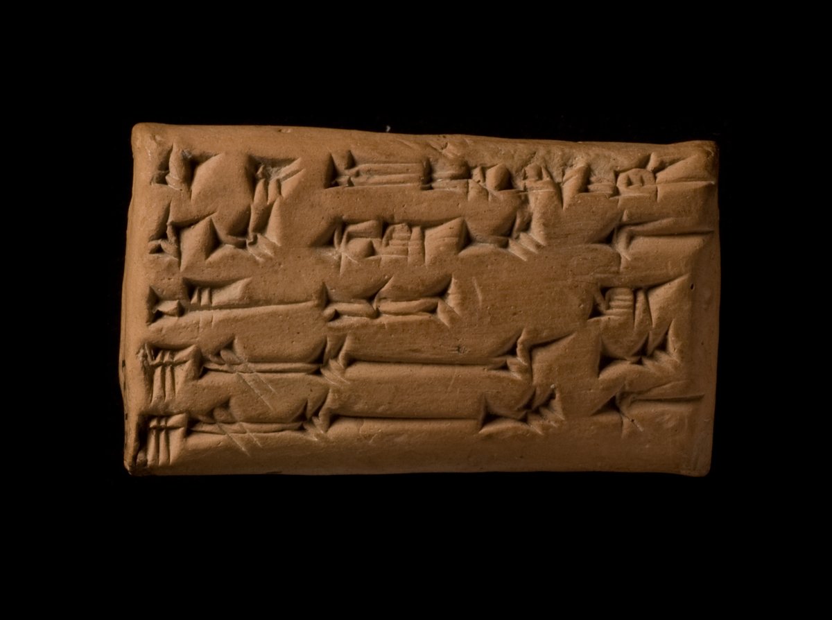 This Assyrian tablet records the #SpringEquinox over 2,600 years ago: ‘On the 6th day of Nisan the day and night were of equal length’. Nisan was the first month of the Assyrian calendar 🌞🌑 ow.ly/o7eO30rzY13
