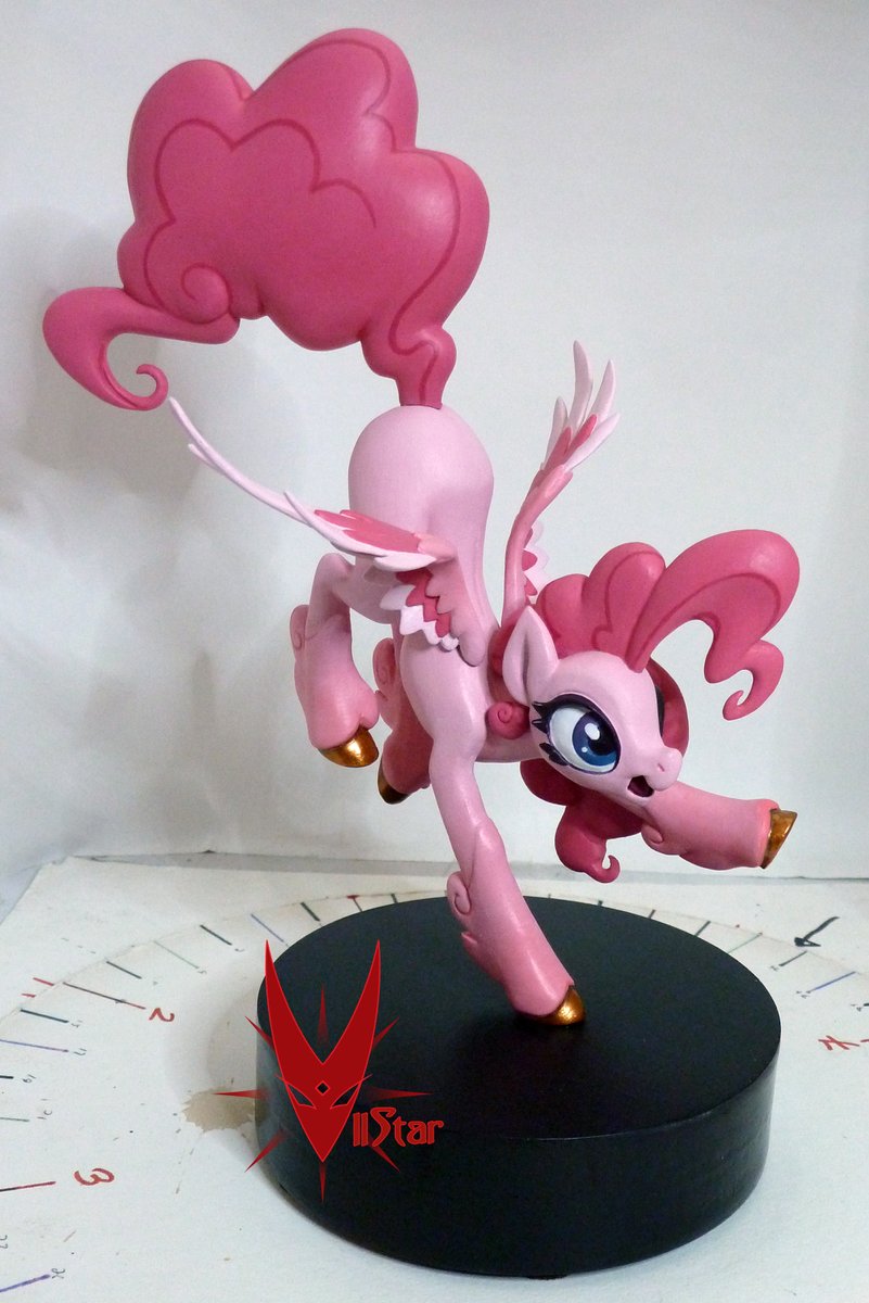 ~8.25' total height My Little Pony G5 Pinkie Pie based on Netflix concept art auction link: ebay.com/itm/3048481405… Commissions - viistar.com #viistar #sculpture #mlp #mylittlepony #g5 #pinkiepie #pinkie #pink #horse #pony #pegasus #wings #brony #artforsale #auction