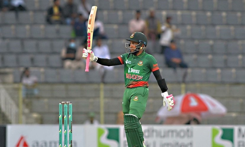 তাণ্ডব চালিয়ে নতুন মাইলফলক মুশফিকের