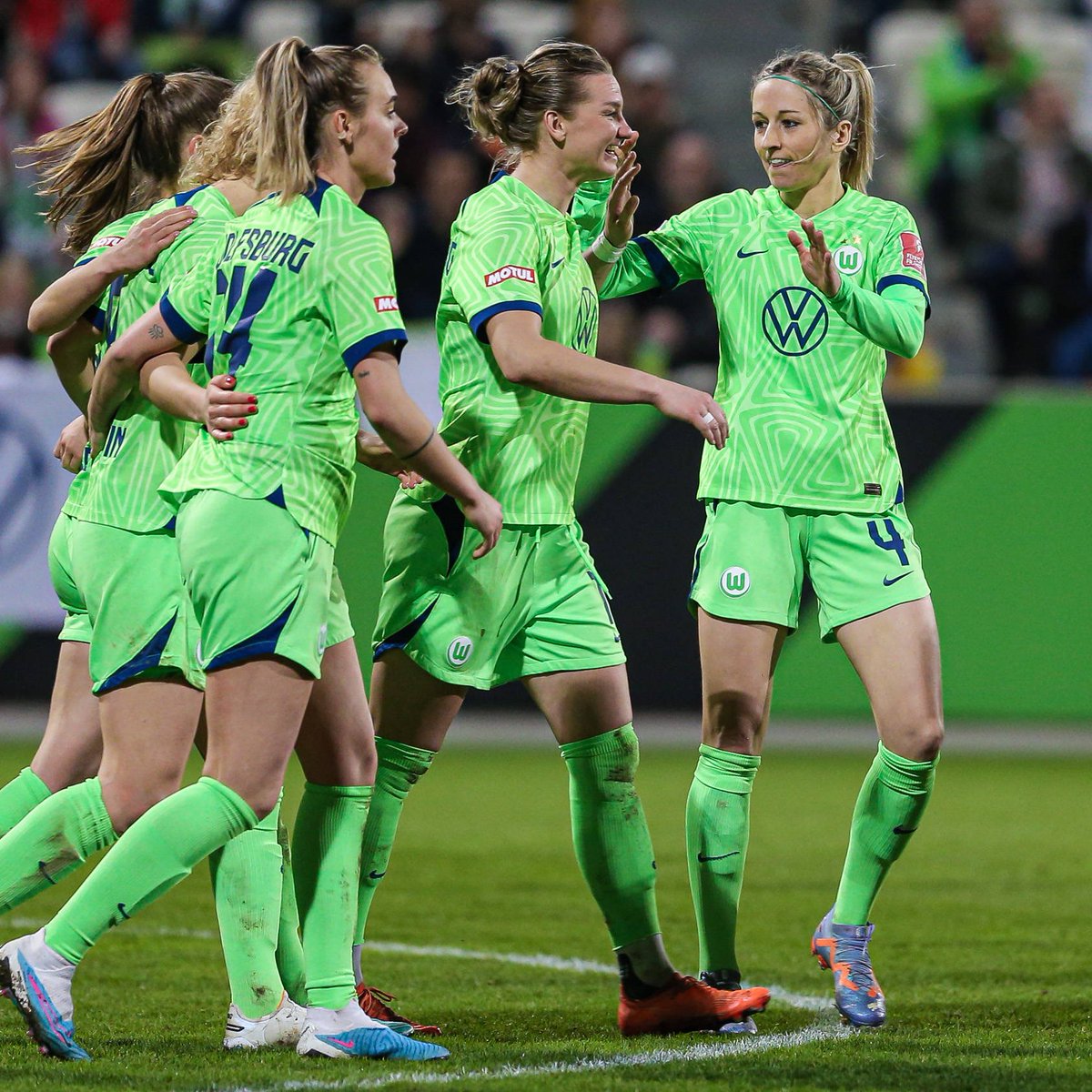 BoxToBoxEuro's tweet photo. It's been a while buttttt we couldn't resist previewing the UWCL quarter-finals

Can Roma cause an upset? Which of Bayern's and Arsenal's midfield will come out on top? Will Sam Kerr leave Wendie Renard in the dust?

https://t.co/QcY5DTbJYC https://t.co/AZtcV32gAA