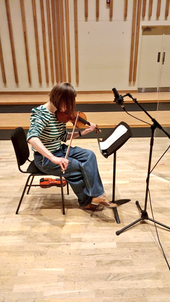 Novars_Research's tweet photo. 2nd @Distractfold workshop at the @MHCentre. Reading scores by @ellakaysound Eddie Lansley and @joshuajgardner #machinelearning #ML4M #violin #bassclarinet @UoMSALC https://t.co/lW6ahmNn2d