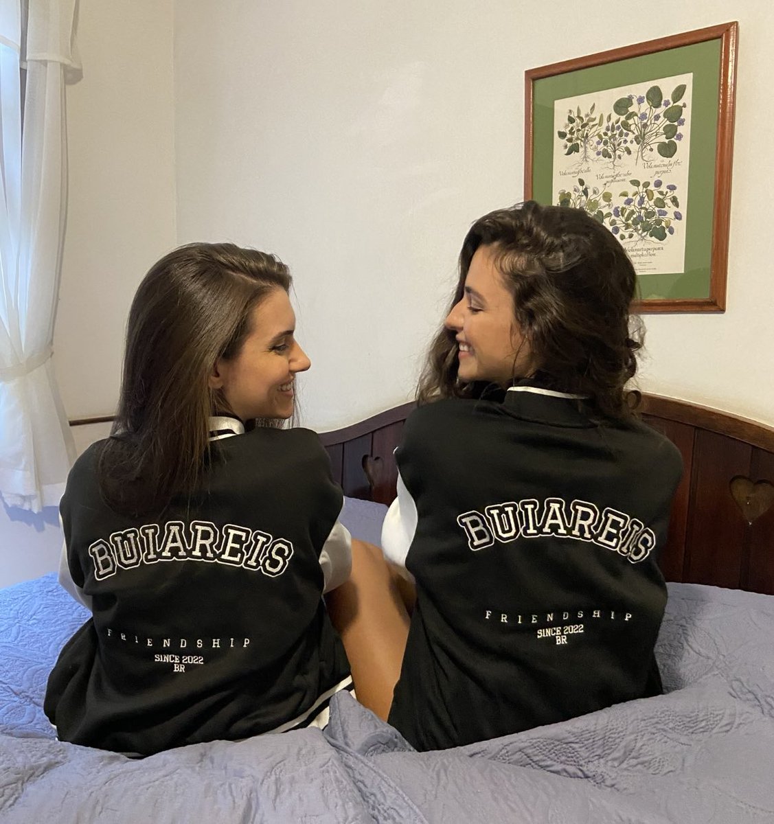 nickyisdead's tweet photo. amo o fato que elas nunca se viram como rivais e sim como suporte uma da outra ❤️ https://t.co/9yjvpTslfT