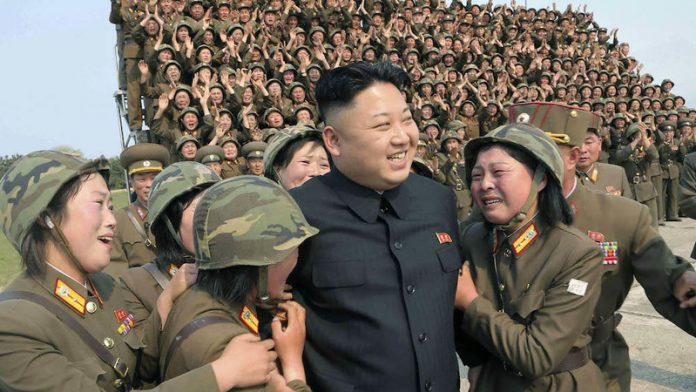 Lencyclopediste's tweet photo. Selon les manuels scolaires en Corée du Nord, Kim Jong-un a inventé le hamburger, a appris à conduire à 3 ans, a gagné une course de yacht à 9 ans et a une capacité magique à contrôler la météo. https://t.co/4bSPJWgwZb
