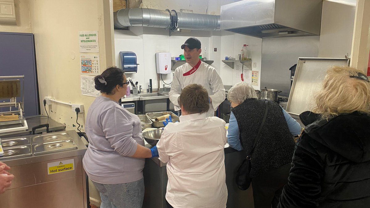 Anthony Thackray tweet media