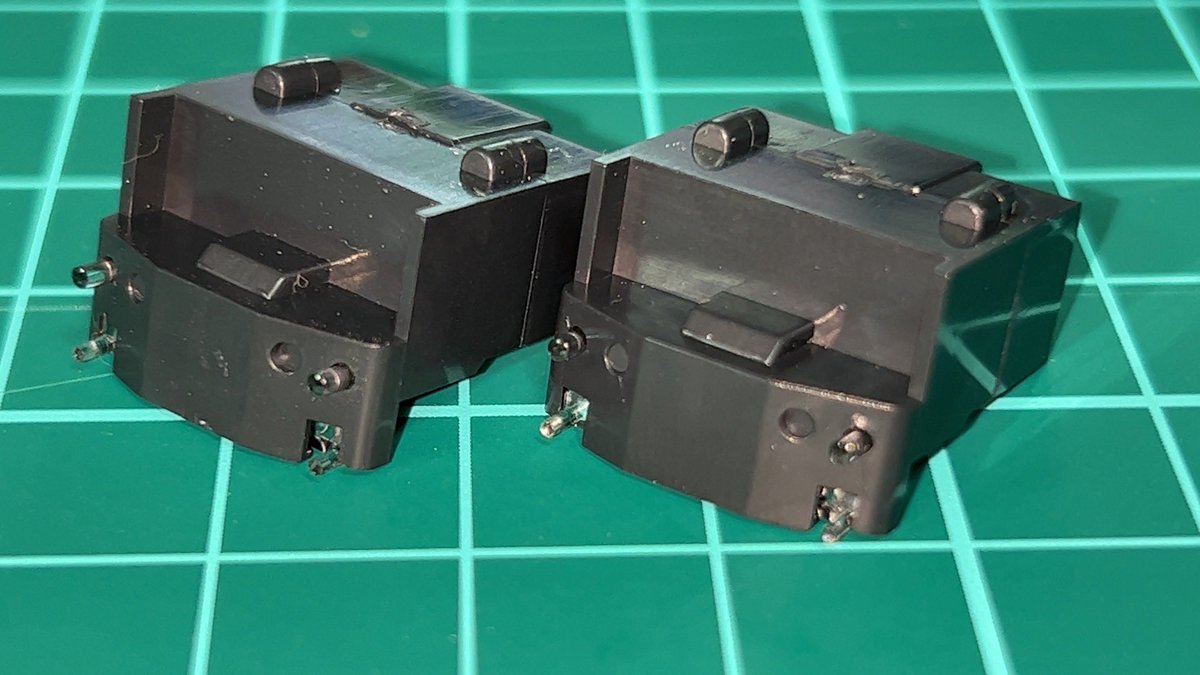 リークされたダミーユニットは、厚いベゼルとホームボタンを備えたiPad Mini 6、新しいiPad Proモデルを示しています