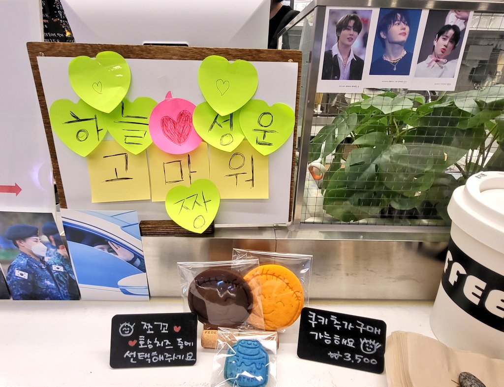 seng_cloud0322's tweet photo. 귀여운 밤톨 떵웅 흔적 🐾 찾기 😋
헬요일 퇴근길 하성운 사랑 충전 완료 🧡

#하성운 #하늘 #우끼행
#해피성운데이 #평생하성운사랑해 https://t.co/k3eMNK5PdA