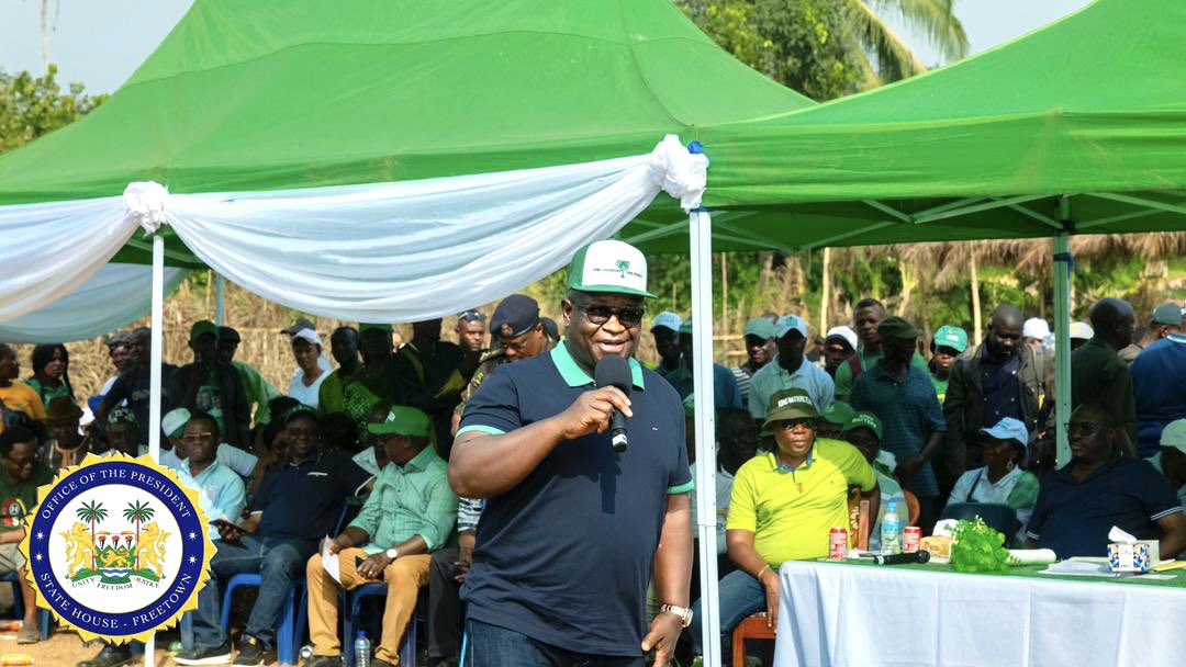 julius_maadabio's tweet photo. On Sunday, 19/03/2023, my working tour took me to the Eastern Province. I visited Tankoro and Gbane Chiefdom in Kono District and Bandajuma Chiefdom in Kailahun District to thank the people for their resilience and support. 1/2
#TheNewDirectionAgenda
#PresidentBioToursEasternProvince