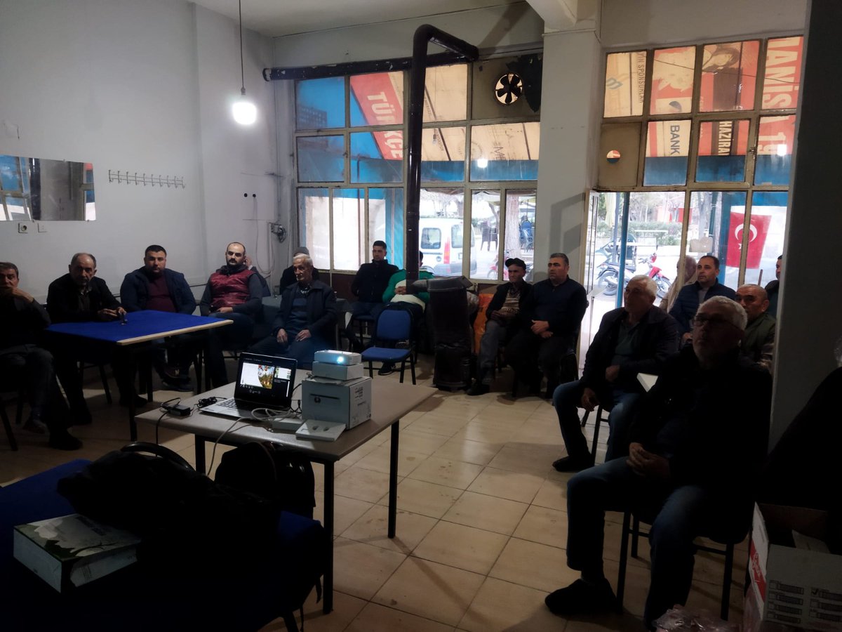 bolge_izmir_tkk's tweet photo. 141 Sayılı Çobanisa Tarım Kredi Kooperatifinin faaliyet alanındaki Köylerde   Köy Toplantıları yapılarak bitki koruma ürünleri ve Kooperatifimizin hizmetleri hakkında Çiftçilerimize bilgilendirme yapılmıştır. https://t.co/MIFec7GuQh