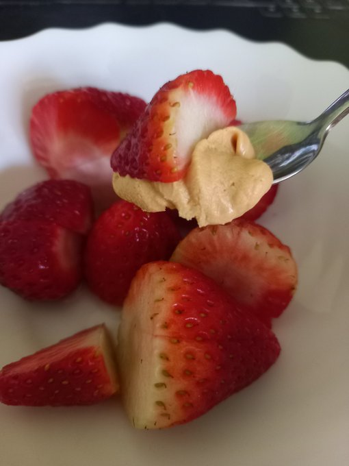 Strawberries with caramel 👌👌#food #healthy #onlyfansgirl https://t.co/oCJ0YDDPDv<a href="/tag/food"class="tags">#food</a><a href="/tag/healthy"class="tags">#healthy</a><a href="/tag/onlyfansgirl"class="tags">#onlyfansgirl</a>