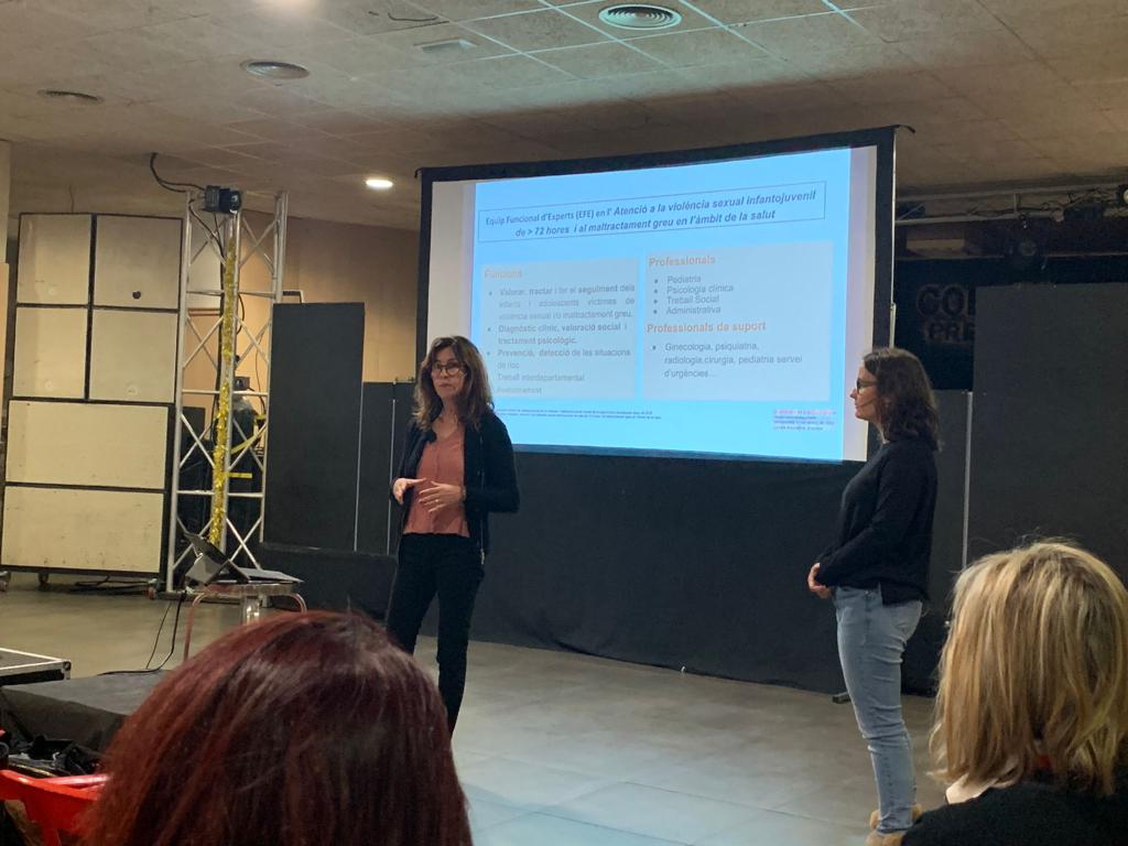HTVCEbre's tweet photo. Divendres 17 de març @laliraampostina va acollir la IX Jornada de l'Adolescència.
#icsebre va ser-hi present a través de les professionals de l'Equip Funcional d'Experts #EFE i de les Referents de Benestar Emocional i Comunitari #REBEC
+info 👇
https://t.co/zwGX3Ipa7f https://t.co/wgL5eDCxPp