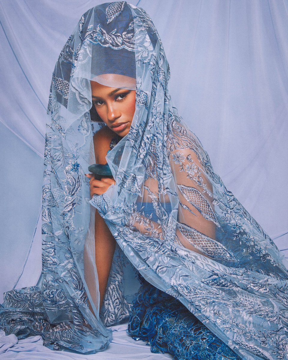 TemiOtedola's tweet photo. birthday b https://t.co/JfYsQwh9Ik