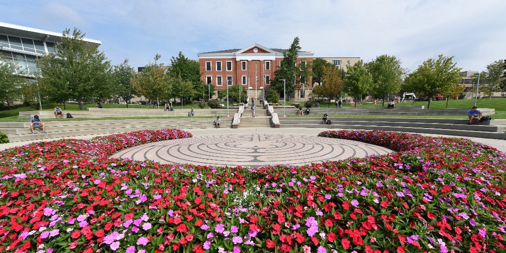 uakronadmission's tweet photo. Spring has sprung at The University of Akron, happy first day of spring #FutureZips! 🌸🌼🌷The colors are brighter, the air is fresher, and the possibilities are endless. 🦘☀️ https://t.co/vujTcA1Ekc