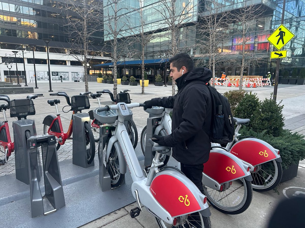👀👀 👀 Do you see what I see? Are these the....... no wait for real!!!! They are really here, the new CaBi e-bikes! Tag us if you see them in your neighborhood. #BikeArlington #CaBi