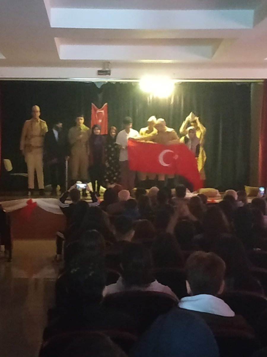 KircilarAL16's tweet photo. Türk milletinin kahramanlık destanı ile tarihe yazılan 18 Mart Deniz Zaferi ve Şehitlerimizi Anmak için Okulumuz öğretmenleri ve öğrencileri tarafından hazırlanan programımız ile Mustafa Kemal Atatürk ve silah arkadaşları ile Şehitlerimizi bir kez daha andık. Ruhları Şad Olsun. https://t.co/HbgvagFnvi