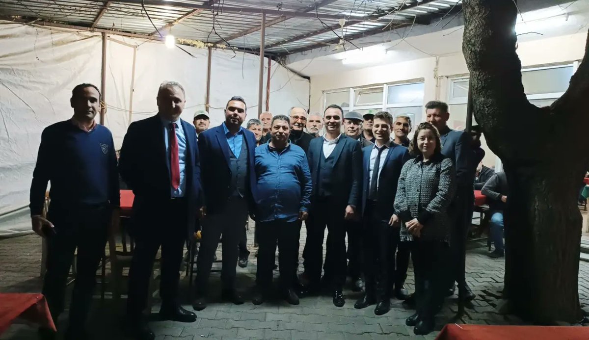 bolge_izmir_tkk's tweet photo. 1181 Sayılı Kavaklıdere Tarım Kredi Kooperatifi faaliyet alanındaki çiftçilerimizle Köy Toplantısı yapılarak İştirakimiz  Gübretaş'ın Bitki besleme Ürünleri ve Kooperatifimizin hizmetleri hakkında Çiftçilerimize bilgilendirme yapılmıştır. https://t.co/aFEi1Hpoq9