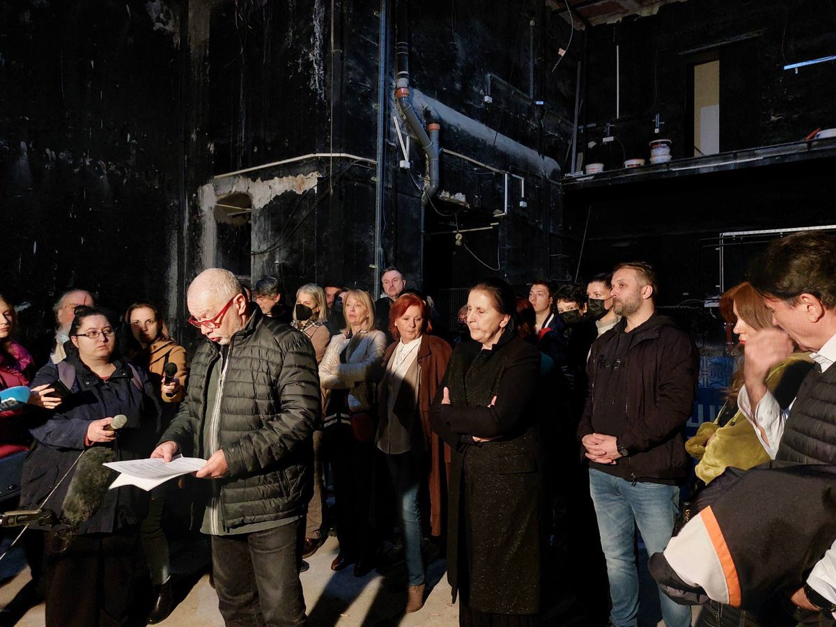 BUHATheater's tweet photo. Pozorište Boško Buha ne prihvata izmeštanje iz zgrade na Trgu Republike 3. Za tu scenu su se borili naši prethodnici od Gite Predić Nušić, preko Ljubivoja Ršumovića do Milorada Mandića Mande. Za nas je nezamislivo da je se odreknemo. https://t.co/t6L0nJNZYq