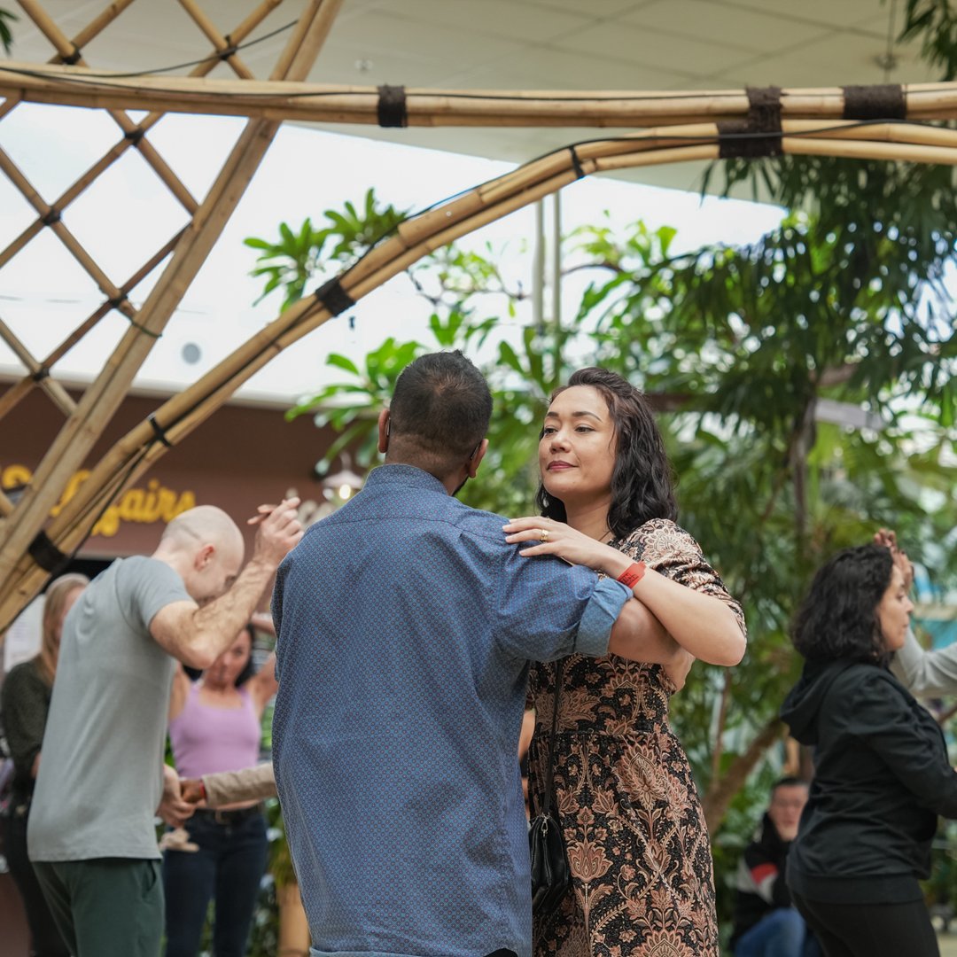 LatinWeekender's tweet image. It's a wrap! 🎉 We pakken de koffers weer in en vertrekken met mooie herinneringen huiswaarts. Dank jullie wel voor de gezelligheid en het onvermoeibare gedans 💃🕺 En dank aan alle dansers en dj's die hebben bijgedragen aan wederom een onvergetelijke editie van Latin Weekender!