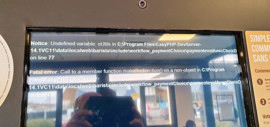bmoinet's tweet image. Quand le stagiaire prend l'env de dev pour en faire une prod #easyphp #devserver #displayerrors #fatalerror 😄