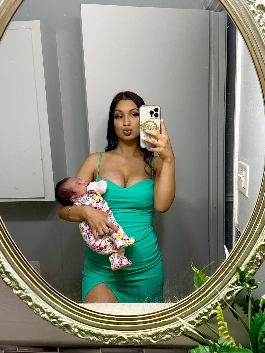 VivianJoyHebert's tweet image. She’s the best of me, my sweet daughter. #onemonthold