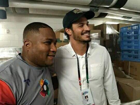 NRGlezACN_Cuba's tweet photo. ⚾Estas son las grandezas del béisbol🤝. 

👉Al término del juego, dos grandes se perpetúan para la historia en una imagen: Nolan Arenado, del #TeamUSA 🇺🇲 y Alfredo Despaigne, del #TeamAsere 🇨🇺,

👉El odio en las gradas no pudo con la felicidad en el campo de juego. https://t.co/FiGKrn1HjZ