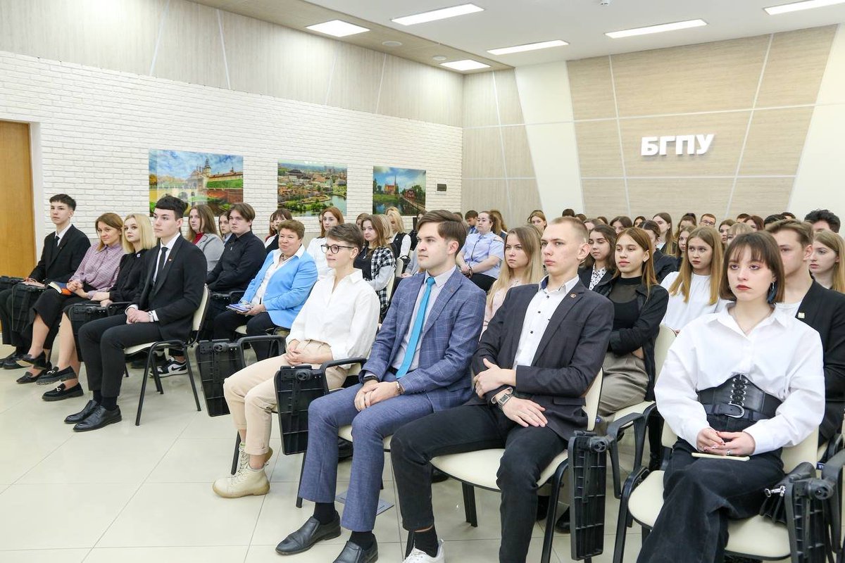 bspuby's tweet photo. В БГПУ прошла встреча начальника главного управления идеологической работы и по делам молодежи Мингорисполкома Ольги Николаевны Чемодановой и генерального директора агентства «Минск-Новости», председателя Белорусского союза журналистов» Андрея Евгеньевича Кривошеева со студентами https://t.co/9cYBcDOEBF
