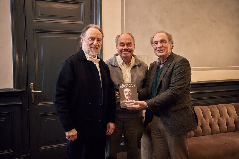 Alphons Diepenbrock Fonds (@stichtingadf) on Twitter photo Promoting #AlphonsDiepenbrock at <a href="/Concertgebouw/">Het Concertgebouw</a> 😀 maestro #RiccardoChailly, Florian Diepenbrock and <a href="/leosamama/">leo samama</a> (📷 Eduardus Lee) Promoting #AlphonsDiepenbrock at <a href="/Concertgebouw/">Het Concertgebouw</a> 😀 maestro #RiccardoChailly, Florian Diepenbrock and <a href="/leosamama/">leo samama</a> (📷 Eduardus Lee)