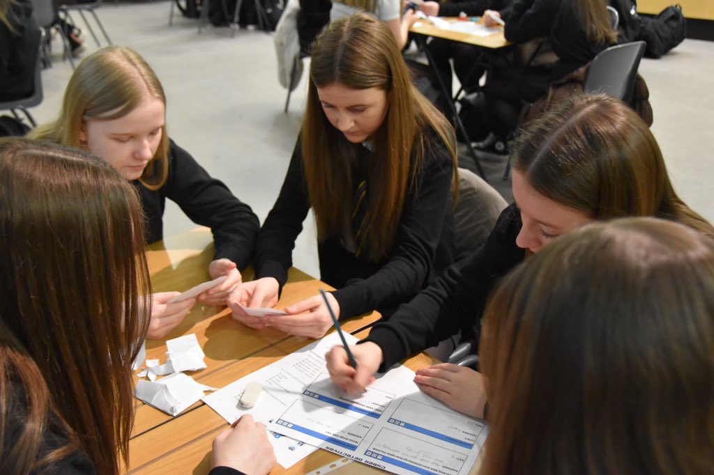 CHS_BusComp's tweet image. Fabulous morning with S2 girls and @edtscotland exploring AI and Cyber Security #industrialcadets #girlswhocode #computingscience 2/2