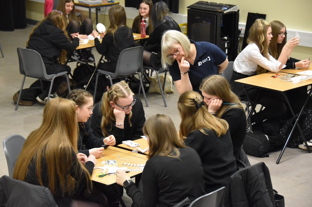 CHS_BusComp's tweet image. Fabulous morning with S2 girls and @edtscotland exploring AI and Cyber Security #industrialcadets #girlswhocode #computingscience 2/2