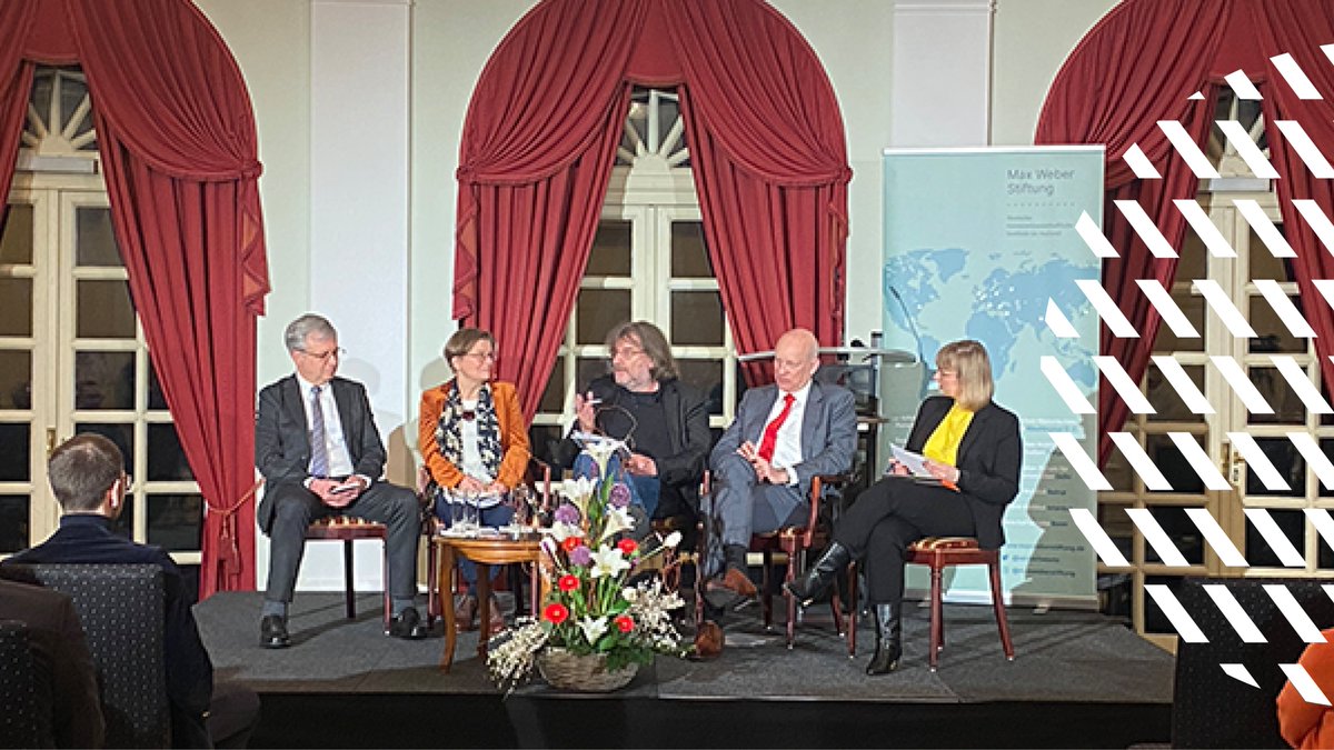 Die Aufzeichnung der #GiD-Podiumsdiskussion zum Thema „Kleine Fächer ganz groß? Herausforderungen an die Geisteswissenschaften im 21. Jahrhundert“, die am 23.02.2023 in der Redoute in Bad Godesberg stattfand, ist jetzt auf dem GiD-Blog verfügbar.
➡️ gid.hypotheses.org/3830