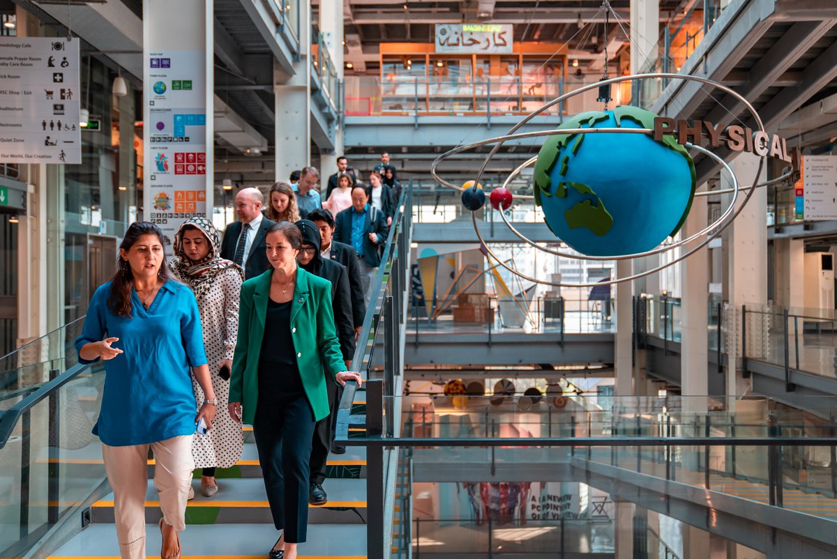 usconsulatekhi's tweet image. Assistant Secretary Medina was interested to hear about the impacts of climate change on Pakistan’s environment, fisheries, and agricultural productivity.  She was proud to visit the U.S.-funded air quality monitor at MagnifiScience Center. 2/2