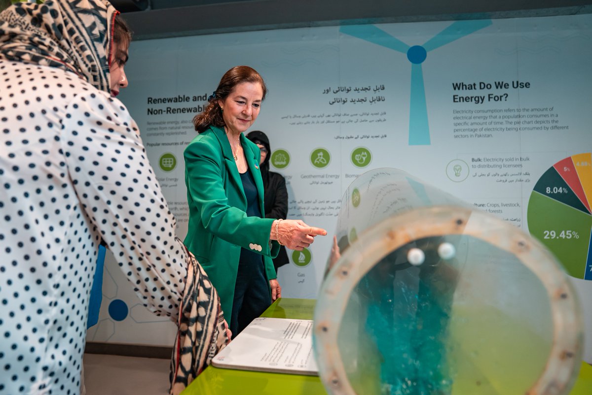 usconsulatekhi's tweet image. Assistant Secretary Medina was interested to hear about the impacts of climate change on Pakistan’s environment, fisheries, and agricultural productivity.  She was proud to visit the U.S.-funded air quality monitor at MagnifiScience Center. 2/2