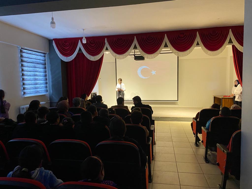 cesimbayramort's tweet photo. Tarihe adını altın harflerle yazdırmış olan Çanakkale Destanı 108. yıldönümünde okulumuzda çeşitli etkinliklerle anıldı.@hasan_kokrek @agrimem @burhankurt04 @erol_isen @gzmgam9542 https://t.co/FidCIZRzCL