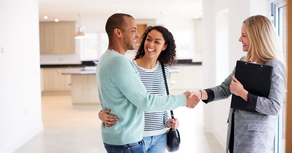 Snapes Estate & Letting Agents (@snapes_) on Twitter photo Top things to look out for when you are viewing a property akya.io/64184E747AeA0?… Top things to look out for when you are viewing a property akya.io/64184E747AeA0?…