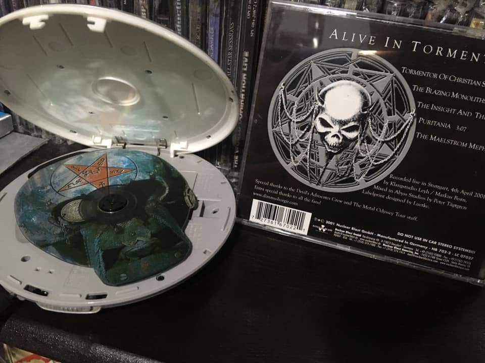 BlackieJhons's tweet image. Vamos a ponernos intensos con el #AliveInTorment de @dimmuborgir 
🔥👊💀🔥
#ShapeCd
@Mitch61644921 @BBeat105 @r101ck @Reactor105 @themetaltower @blackmetaltv @BLABBERMOUTHNET @nuclearblasteu @nuclearblast @metalinjection