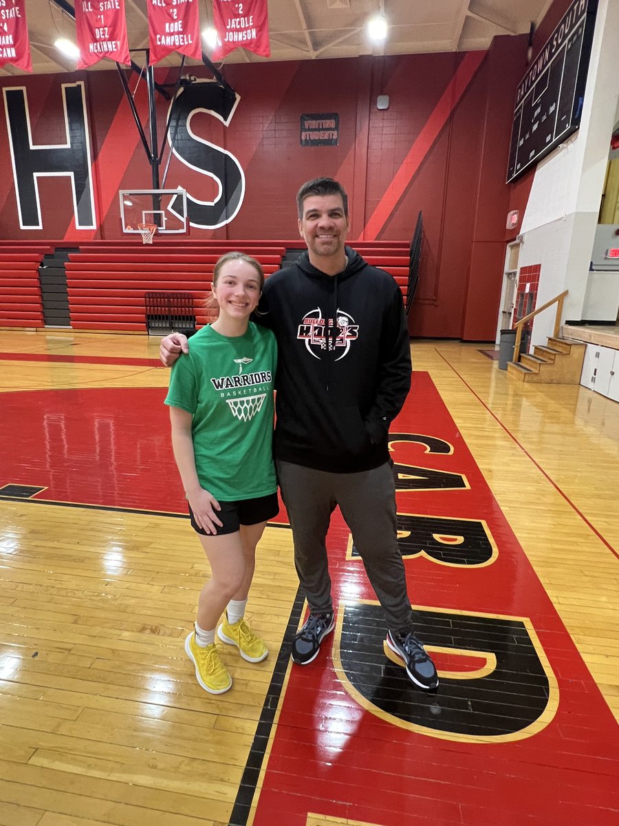 JulianaW710's tweet photo. 2nd year I got to work with @coach_nic_ of @MacBulldogsWBB always a great camp! #goingcamping #weareroyalty #chasingadream https://t.co/4QlN8r0CeA