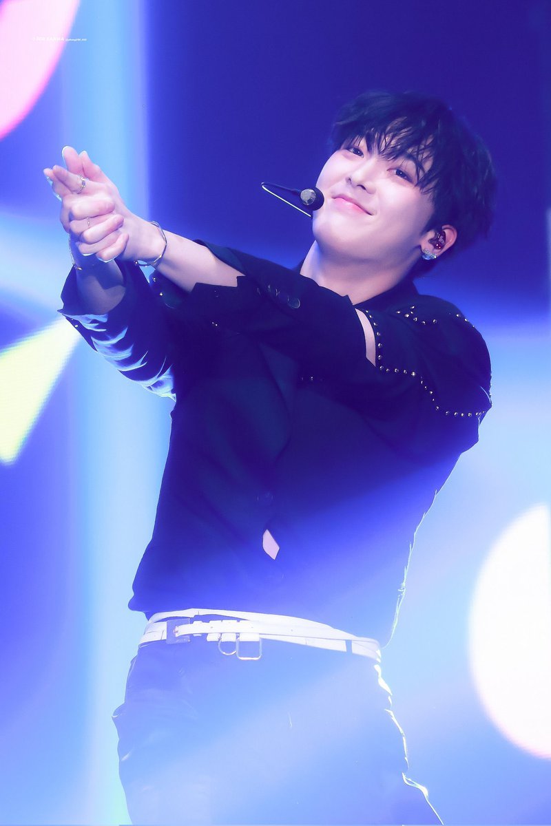 MJ_byyourside's tweet photo. 무대에서 진심으로 행복해하는 산하를 보면
지금 너무 잘 하고 있다고 가득 말해주고파
#바람처럼_다가온_산하의_스물넷
우리 기특하고 멋진 사랑둥이 산하💛
우리의 가수가 되어줘서
정말 고마워 많이 사랑해☺️💜 https://t.co/ho4IbBD7Db