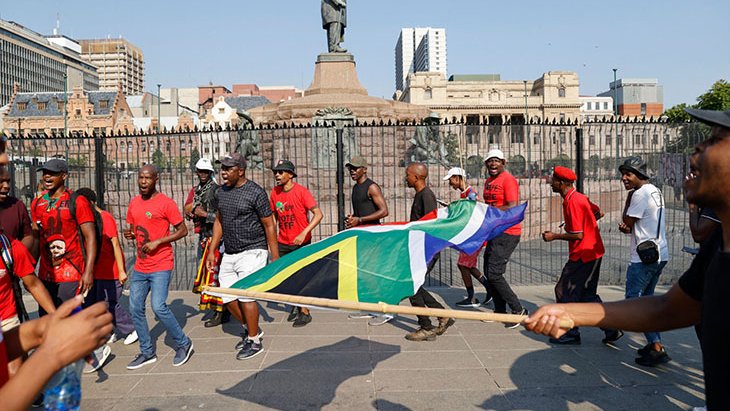 opaisonline's tweet photo. Internacional
Greve nacional na África do Sul iniciou-se ontem e já há 87 detidos
#grevenacional #africadosul #detidos #opaisonline #opais #gruposoico
https://t.co/RJz4Nd3oc8 https://t.co/KrfilPsYoC